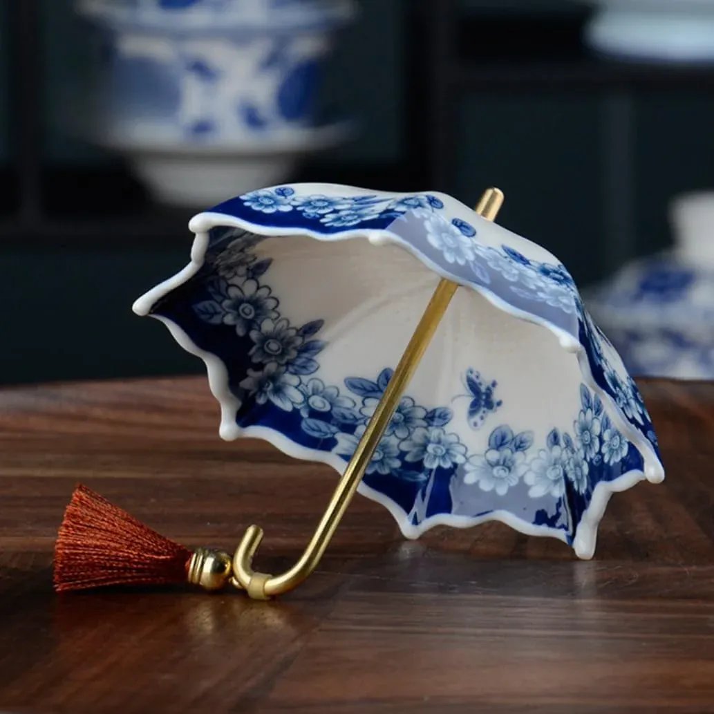 🍵 Ceramic Tea Strainer with Saucer – Blue & White Umbrella Loose Leaf Tea Filter