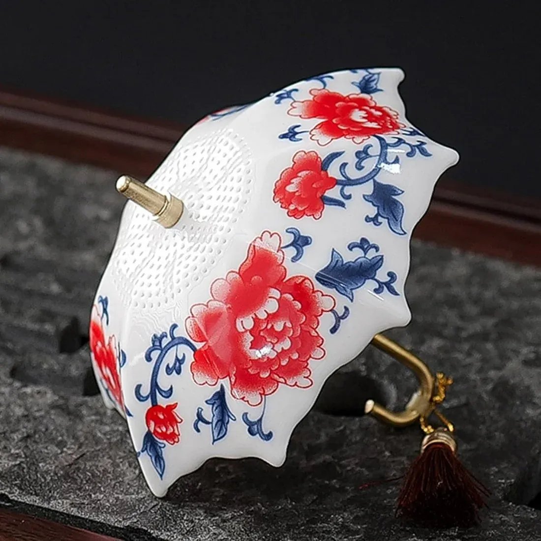🍵 Ceramic Tea Strainer with Saucer – Blue & White Umbrella Loose Leaf Tea Filter