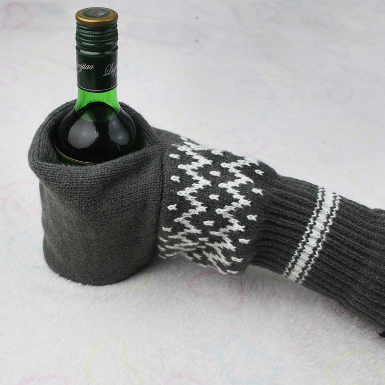 Hands-Free Wearable Can Holder – Cozy Knit Drink Sleeve for Game Day