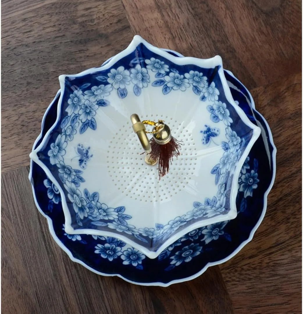 🍵 Ceramic Tea Strainer with Saucer – Blue & White Umbrella Loose Leaf Tea Filter