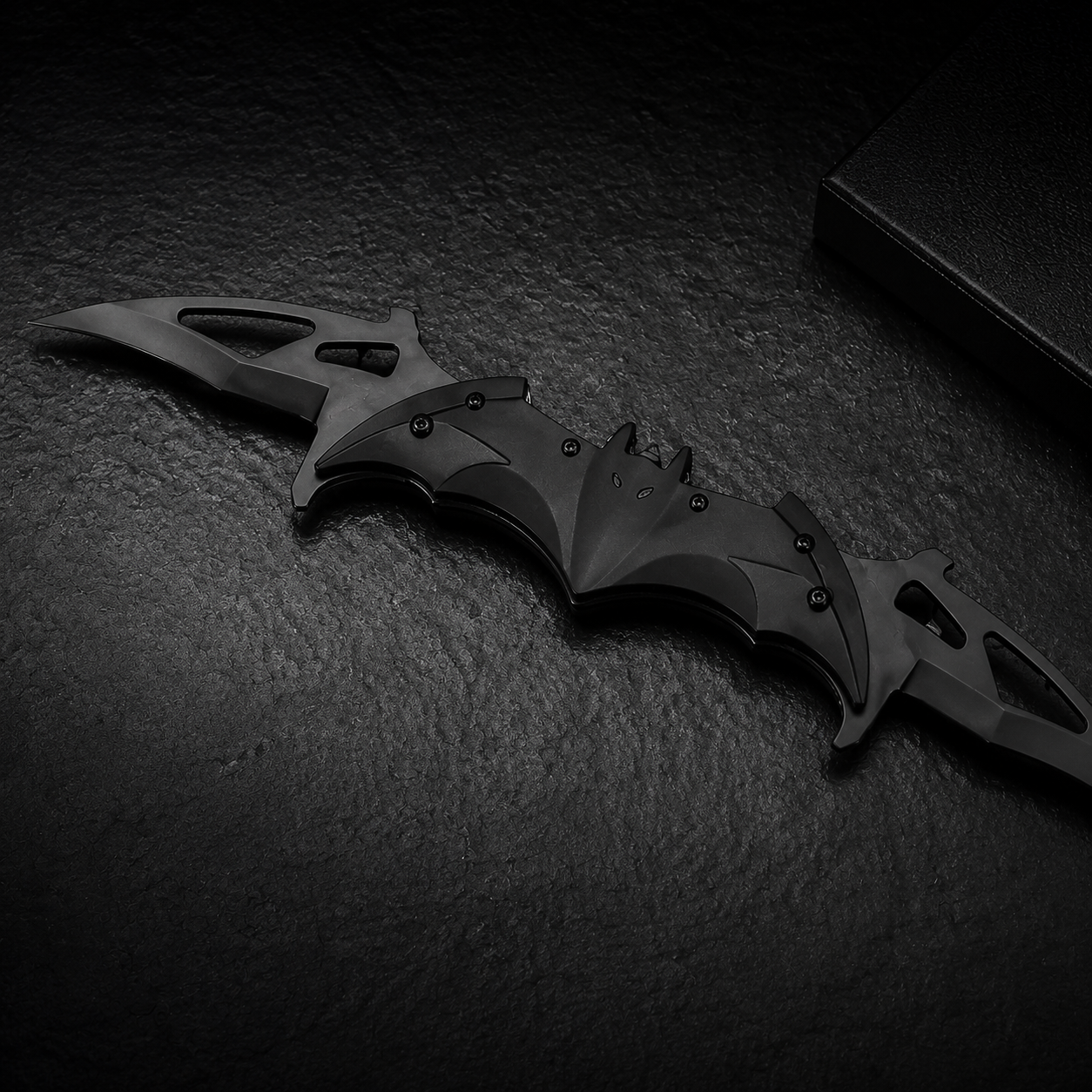 🦇 Bat-Inspired Metal Collectible Set | Premium Aesthetic Display & Cosplay Prop